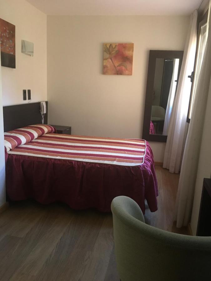 Hotel La Bodega Ла-Альмунья-де-Донья-Година Экстерьер фото
