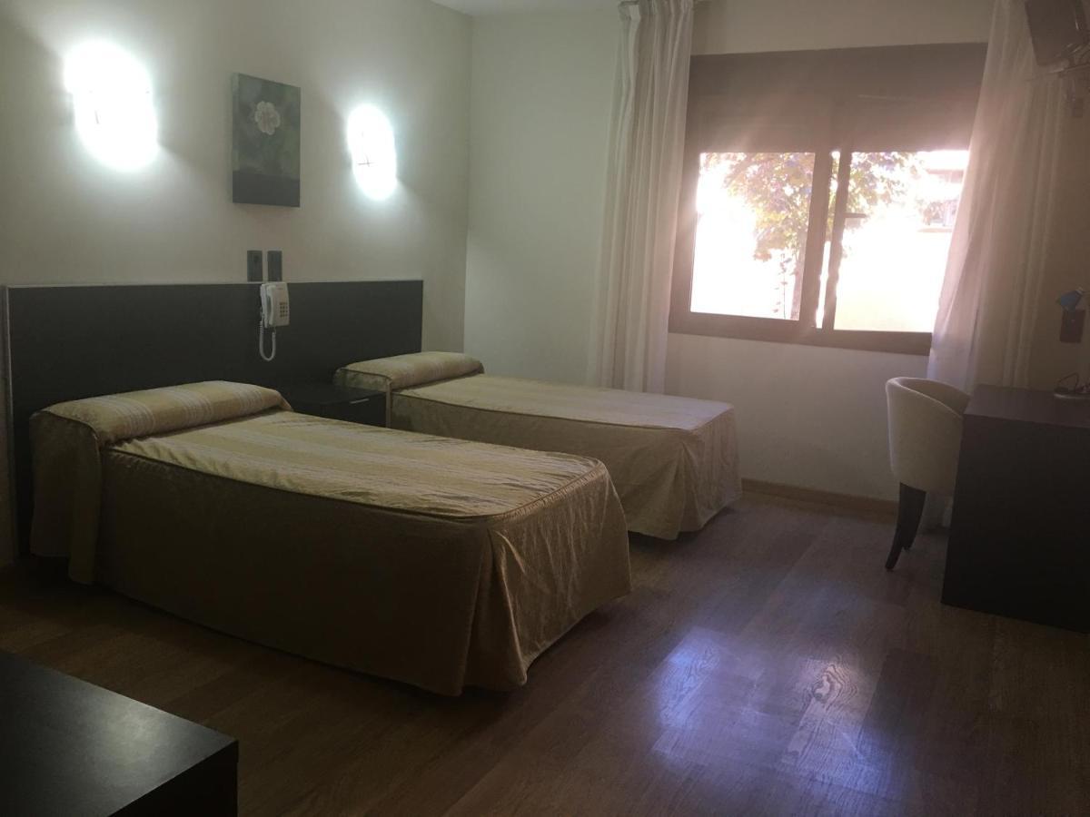 Hotel La Bodega Ла-Альмунья-де-Донья-Година Экстерьер фото